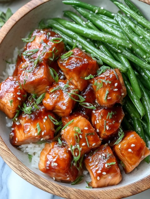 A bowl of meat and green beans.